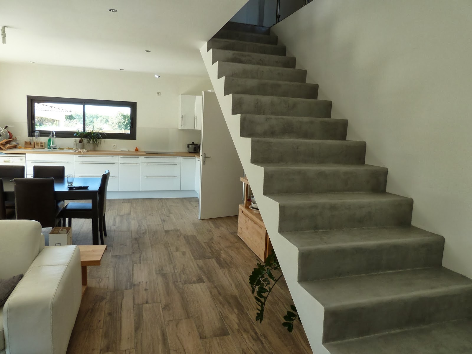 Ma maison bioclimatique Escalier en béton ciré