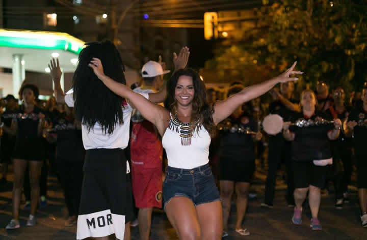 Viviane Araujo brilha no primeiro ensaio do ano do Salgueiro para o Carnaval Viviane Araujo brilha no primeiro ensaio do ano do Salgueiro para o Carnaval
