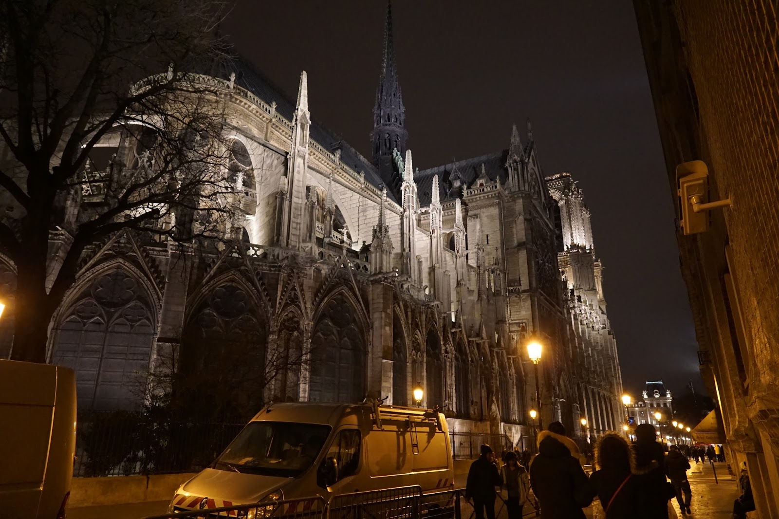 パリのノートルダム大聖堂（Cathédrale Notre-Dame de Paris）