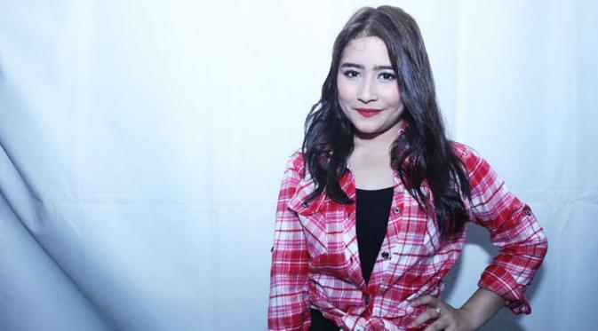 Biodata Dan Kumpulan Foto Prilly Latuconsina