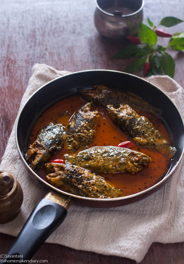 Tel Koi (Climbing Perch in a spicy mustard oil gravy) A Homemaker's Diary