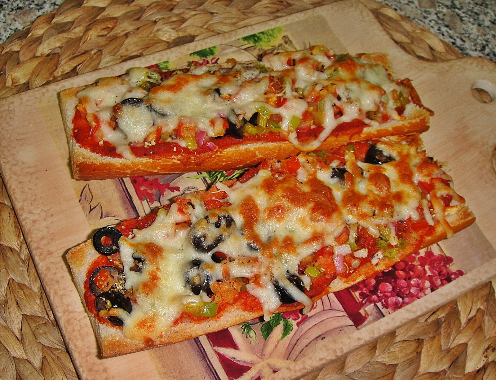 Maryam&amp;#39;s Culinary Wonders: 380. Baguette Pizza