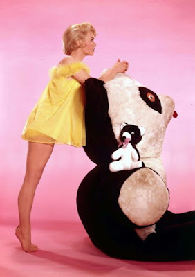 GREAT FEMALE SINGERS: Joey Heatherton