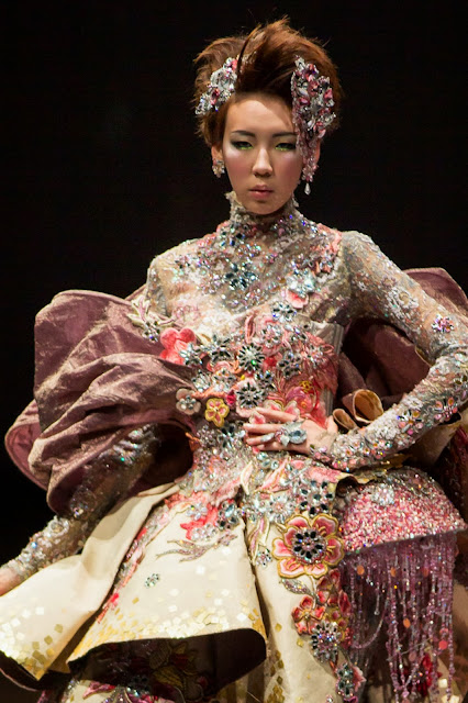 Guo Pei Stunned The Audience With Her Arabian 1002th Night Haute ...