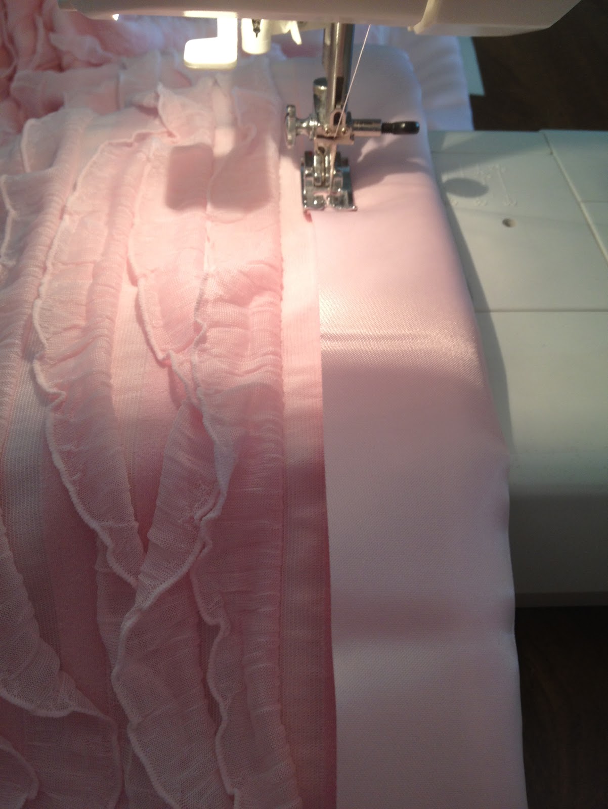 Fabric Mill Ruffle Minky Blanket Tutorial