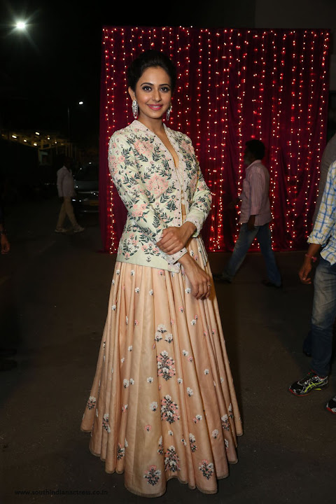 Rakul Preet Singh Stills At Zee Telugu Apsara Awards 2017