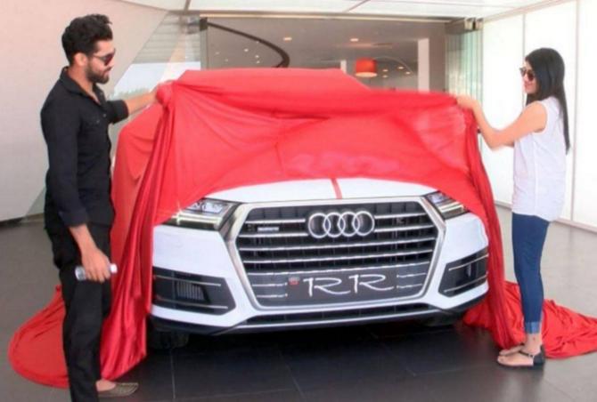 Ravindra Jadeja S Wife Riva Solanki Family Bio Photo Playersgf Com