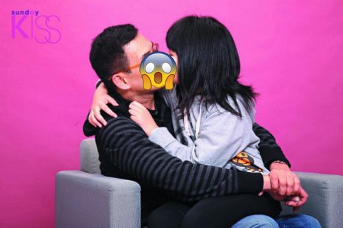 Selalu Cium Putrinya Di Bibir Ketika Putrinya Tumbuh Dewasa.. Selalu Cium Putrinya Di Bibir Ketika Putrinya Tumbuh Dewasa..
