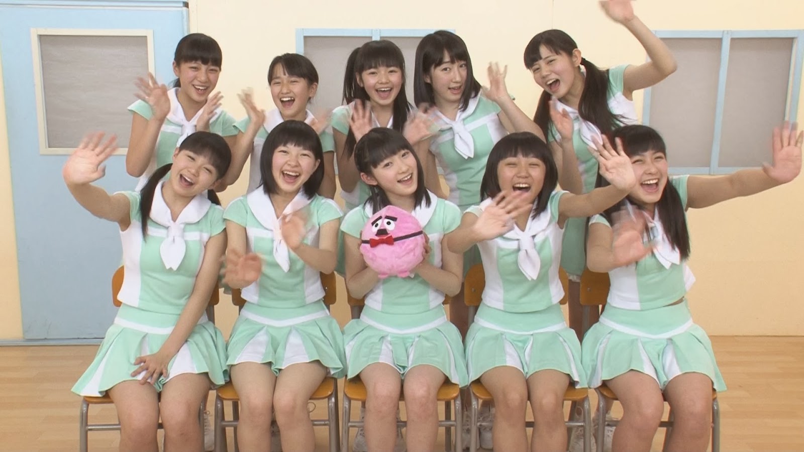 Девушки с хоккайдо очаровательны. Японские девочки групповое. Девушки с Хоккайдо. Обычные японки без одежды. Фото японских девушек в школьной форме.