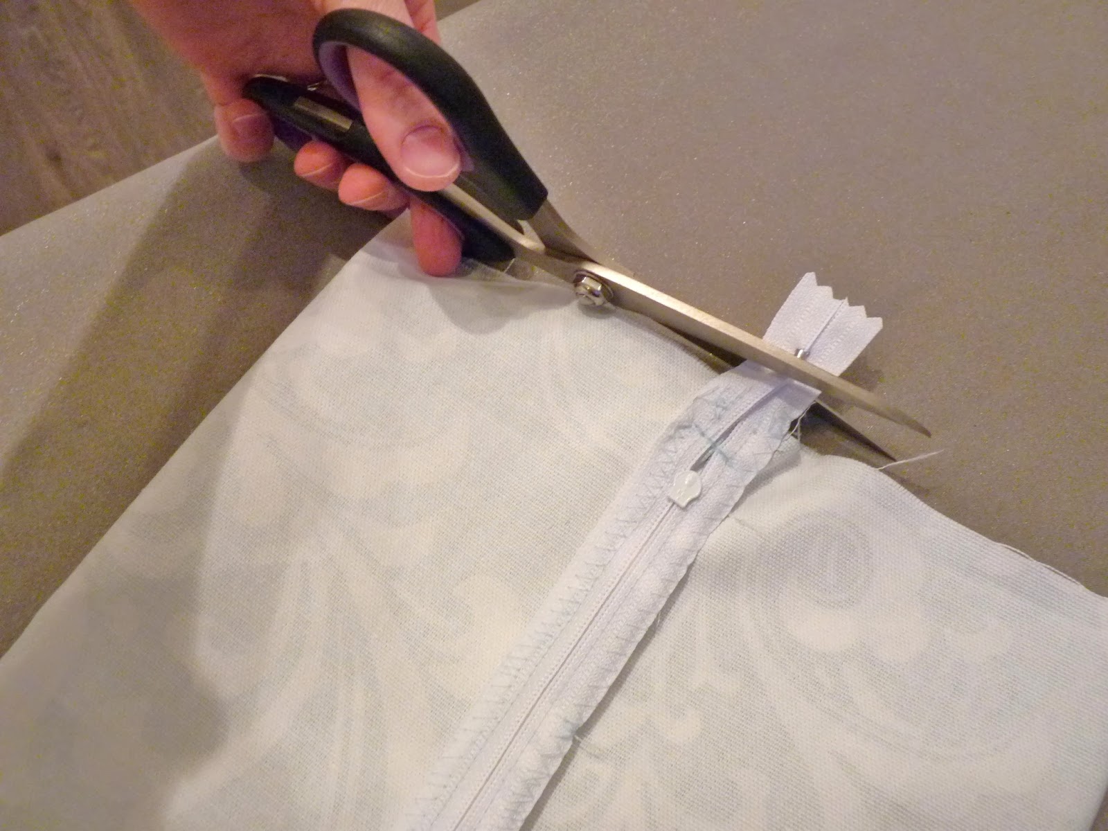 d i y d e s i g n How To Sew A Custom BolsterCushion Cover