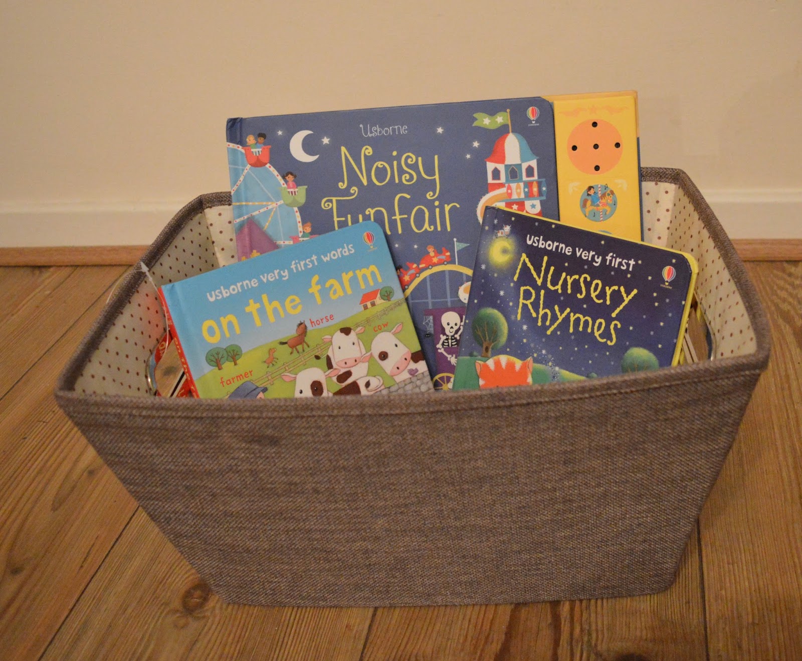A guide to creating an Educational Christmas Gift Hamper for babies and
