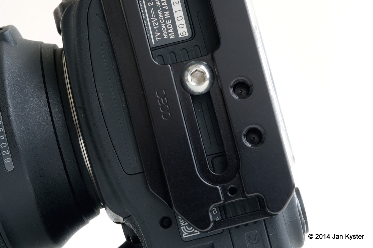 Hejnar ND800 MLB base plate aligned on Nikon D800 bottom