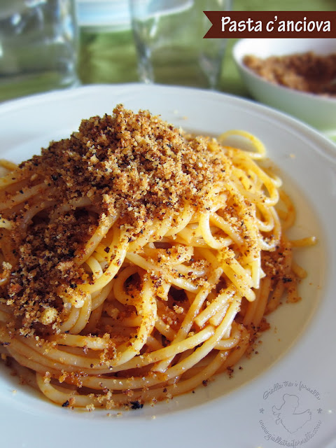 Pasta with anchovy and toasted breadcrumbs - Pasta con l'aggiuga e pangrattato abbrustolito