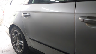 Вид задньої дверки Volkswagen Passat після видалення вм’ятини