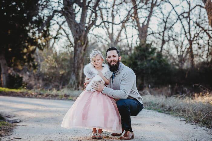 Cute Photoshoot Of A Girl With Her Two Dads Cute Photoshoot Of A Girl With Her Two Dads