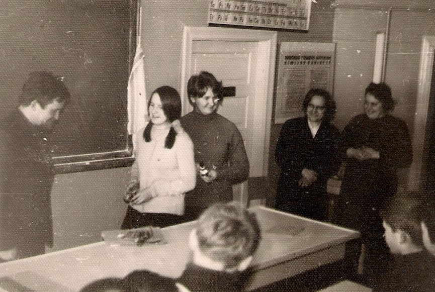 1972. gadā bibliotēka organizēja tikšanos ar rakstnieku Aivaru Kalvi - 2