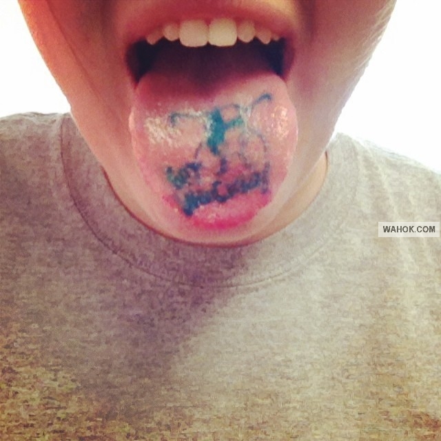 23 Contoh Gambar Tattoo Di Lidah Top Banget, Asli Tato Aneh Dan Unik Versi Wahok 23 Contoh Gambar Tattoo Di Lidah Top Banget, Asli Tato Aneh Dan Unik Versi Wahok