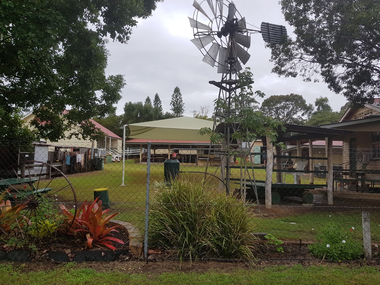 "THE LEYLAND SISTERS" TOOGOOLAWAH POPULATION 1,162