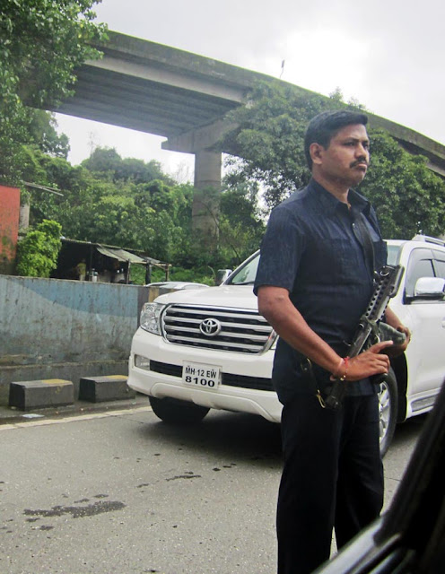 security men with sten guns for politicians in India