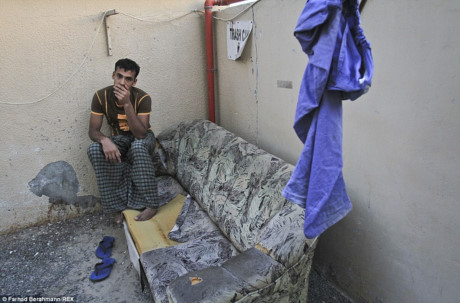 Goc khuat tran trui cua nguoi lao dong ngheo dang sau anh hao quang cua Dubai - Anh 9