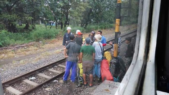 Gara-Gara Melakukan Ini, Penumpang Kereta Api Diturunkan Paksa Di Tengah Perjalanan