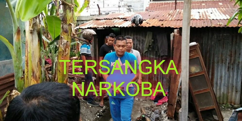 Penangkapan tersangka narkoba di Asahan. Rumah tersebut diduga sering dijadikan lokasi pesta narkoba, Rabu (1/8) sekira pukul 14 Penangkapan tersangka narkoba di Asahan. Rumah tersebut diduga sering dijadikan lokasi pesta narkoba, Rabu (1/8) sekira pukul 14