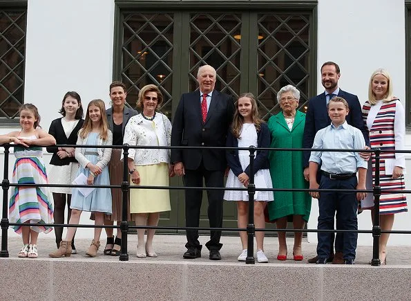 Queen Sonja, Crown Princess Mette-Marit, Crown Prince Haakon, Princess Ingrid Alexandra, Prince Sverre Magnus, Princess Astrid, Princess Maertha Louise, Maud Angelica Behn, Leah Isadora Behn and Emma Tallulah Behn