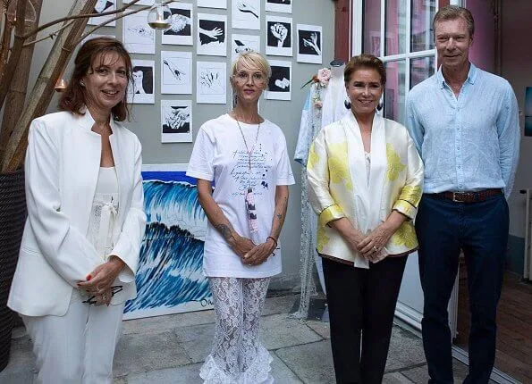 Grand Duchess Maria Teresa wore a silk kimono-style jacket by Anelore. The royal couple visited french designer Anelor's fashion show in Biarritz