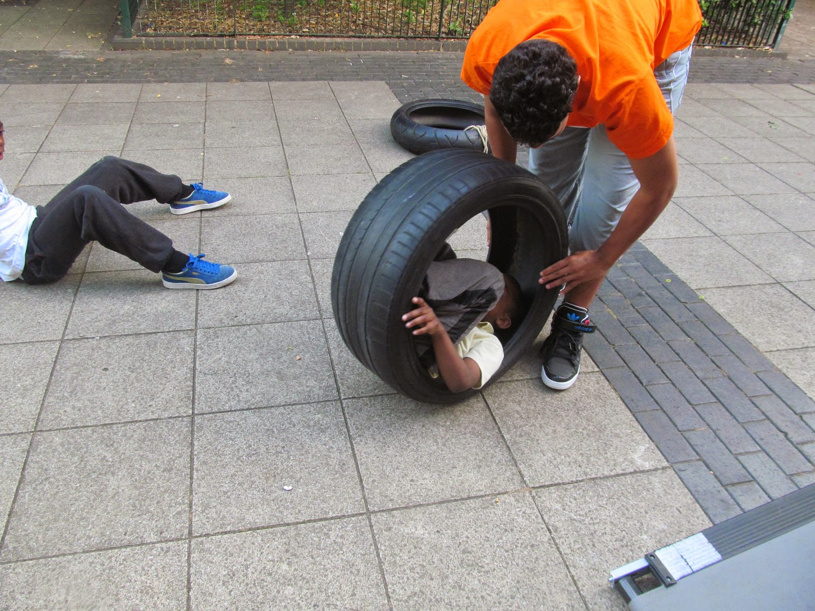 SHOP OF POSSIBILITIES Different Ways of Playing with a Tyre