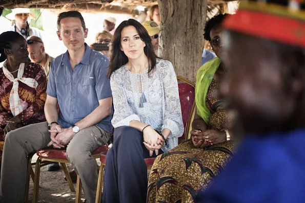 Crown Princess Mary of Denmark and foreign affairs minister Kristian Jensen started a 2 day visit to Burkina Faso