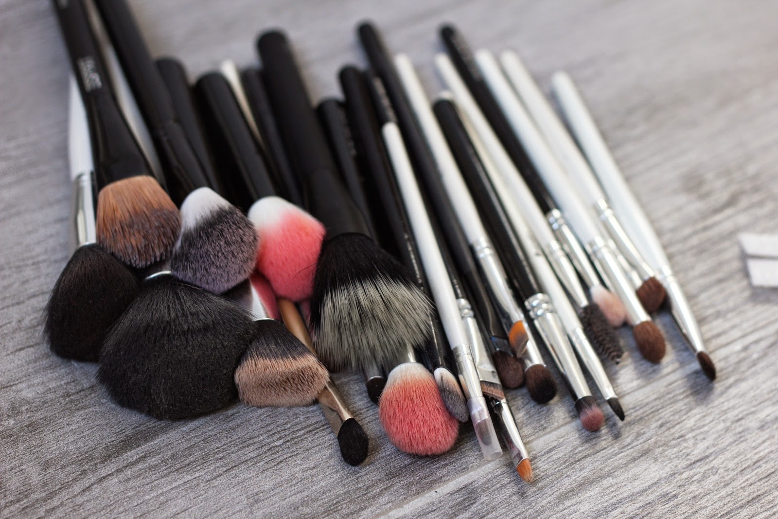 Brush Wash Wie du deine MakeUp Pinsel richtig reinigst Fashion Kitchen