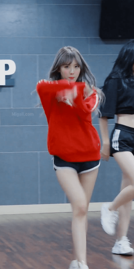 우주소녀 루다 사복 돌핀팬츠