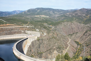 embalse de El Atazar en moto