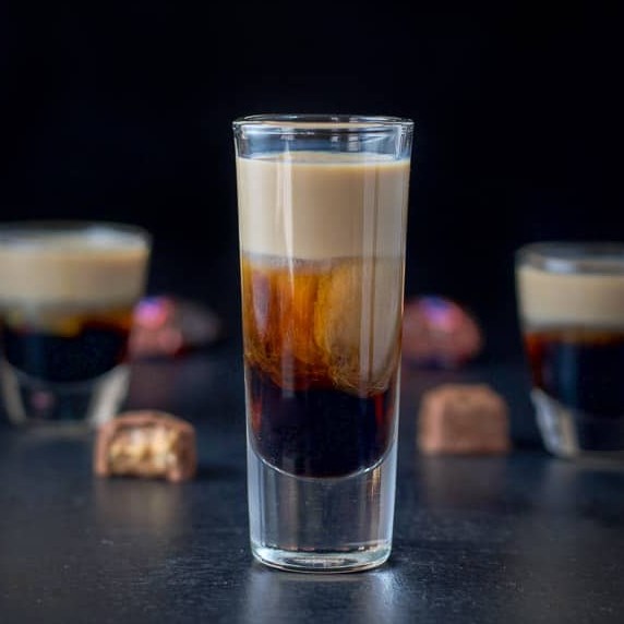 SNICKERS SHOT | STORM CLOUDS IN A GLASS #cocktails #candybar