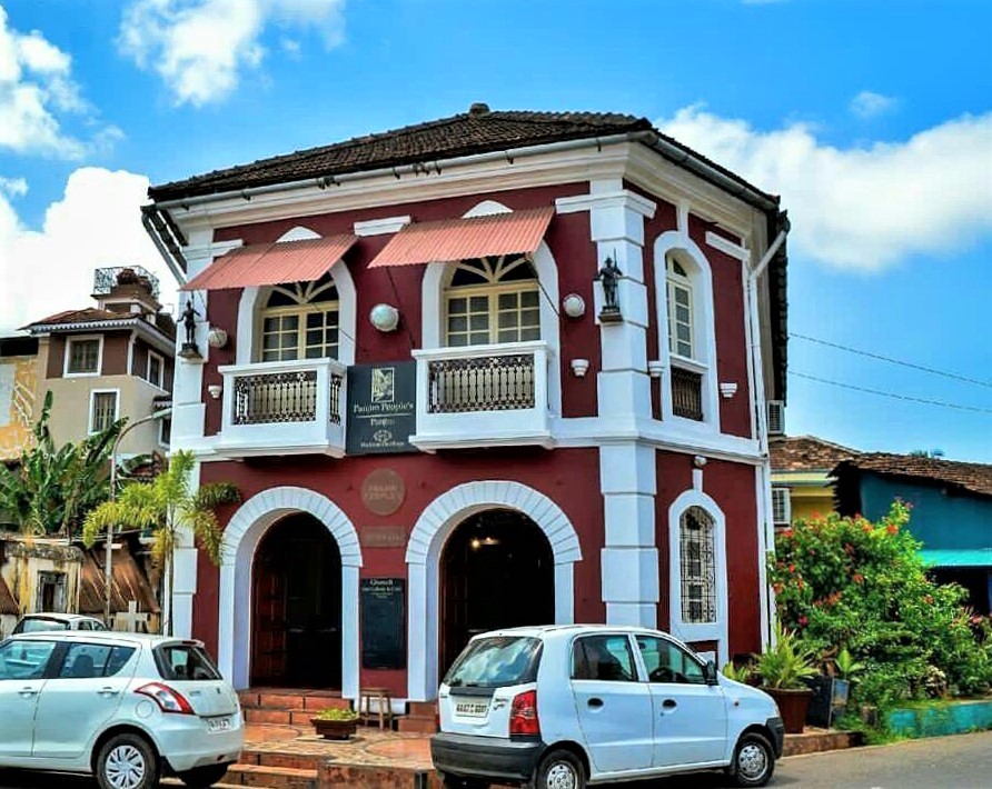 PORTUGUESE HOUSES IN FONTAINHAS