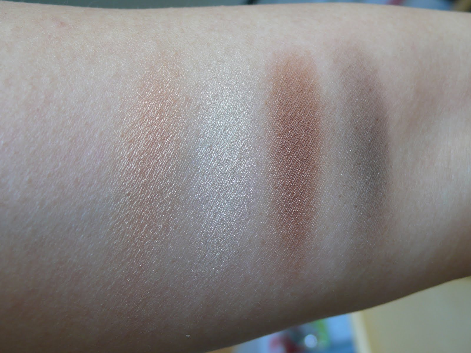 Fishball's corner!! Dolly Wink Eyeshadow 01 Brown Sweet Dolly