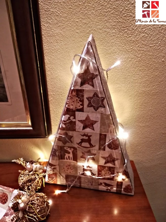 arbol navideño con decoupage