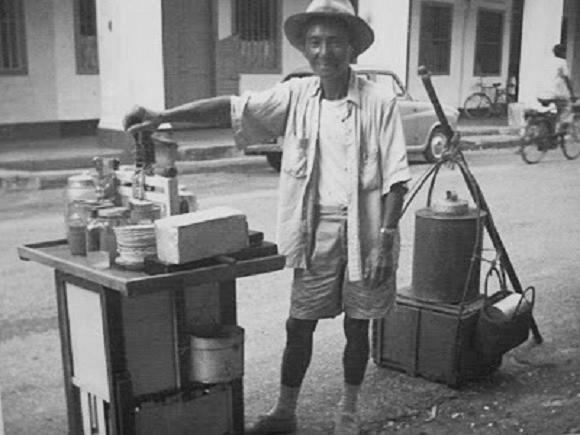 04+singapore+1970s+street+hawker.jpg
