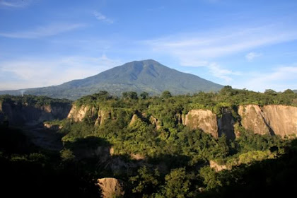 Objek Wisata Gunung Singgalang Bukittinggi/Agam Sumatera Barat (Sumbar)