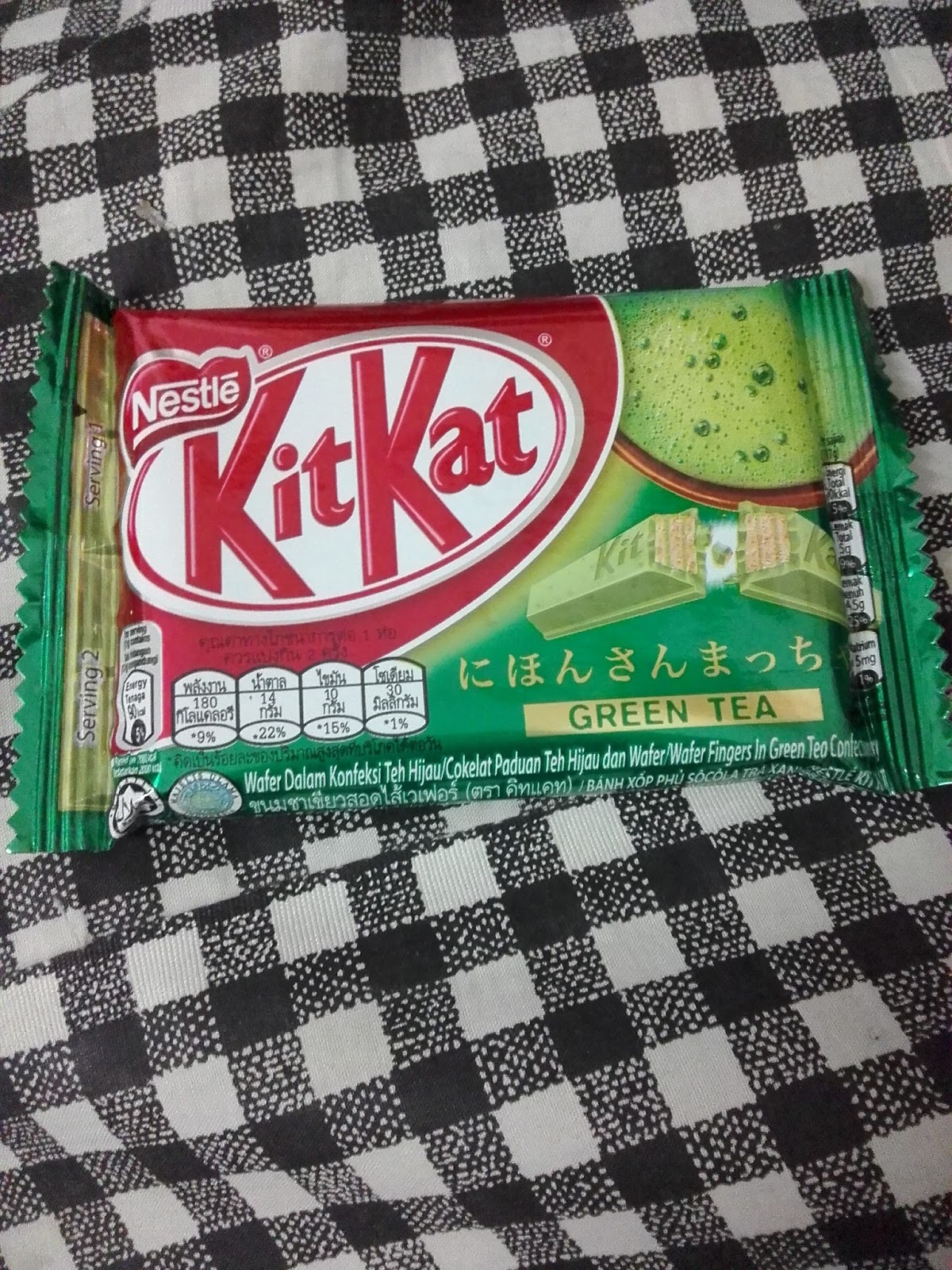 Supersupergirl S Food Reviews Kitkat Green Tea Malaysia