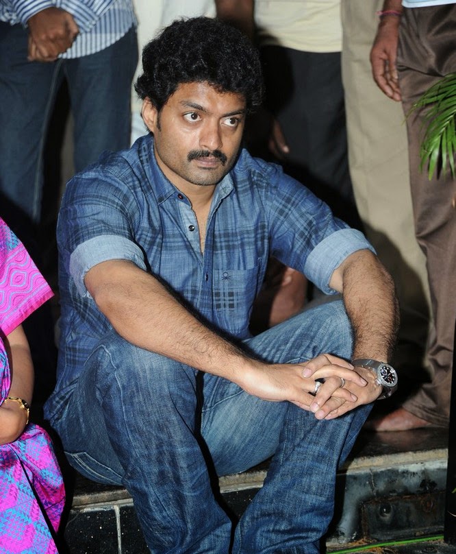 NTR-Family-Members-at-NTR-Ghat-toolyscre