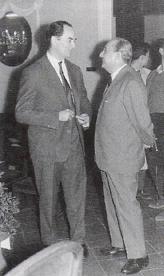 Alberic O’Kelly conversando con Agustí Pujol en el Torneo Internacional de Ajedrez Tarragona 1957
