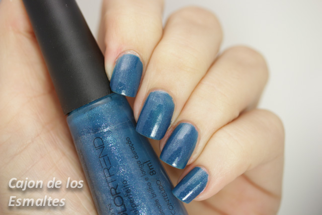 esmalte Avon Colortrend Azul perfecto una capa