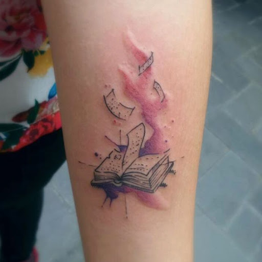 Esta aquarela livro de tatuagem