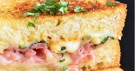 Italian Garlic Bread Grilled Cheese | Foodandcake789
