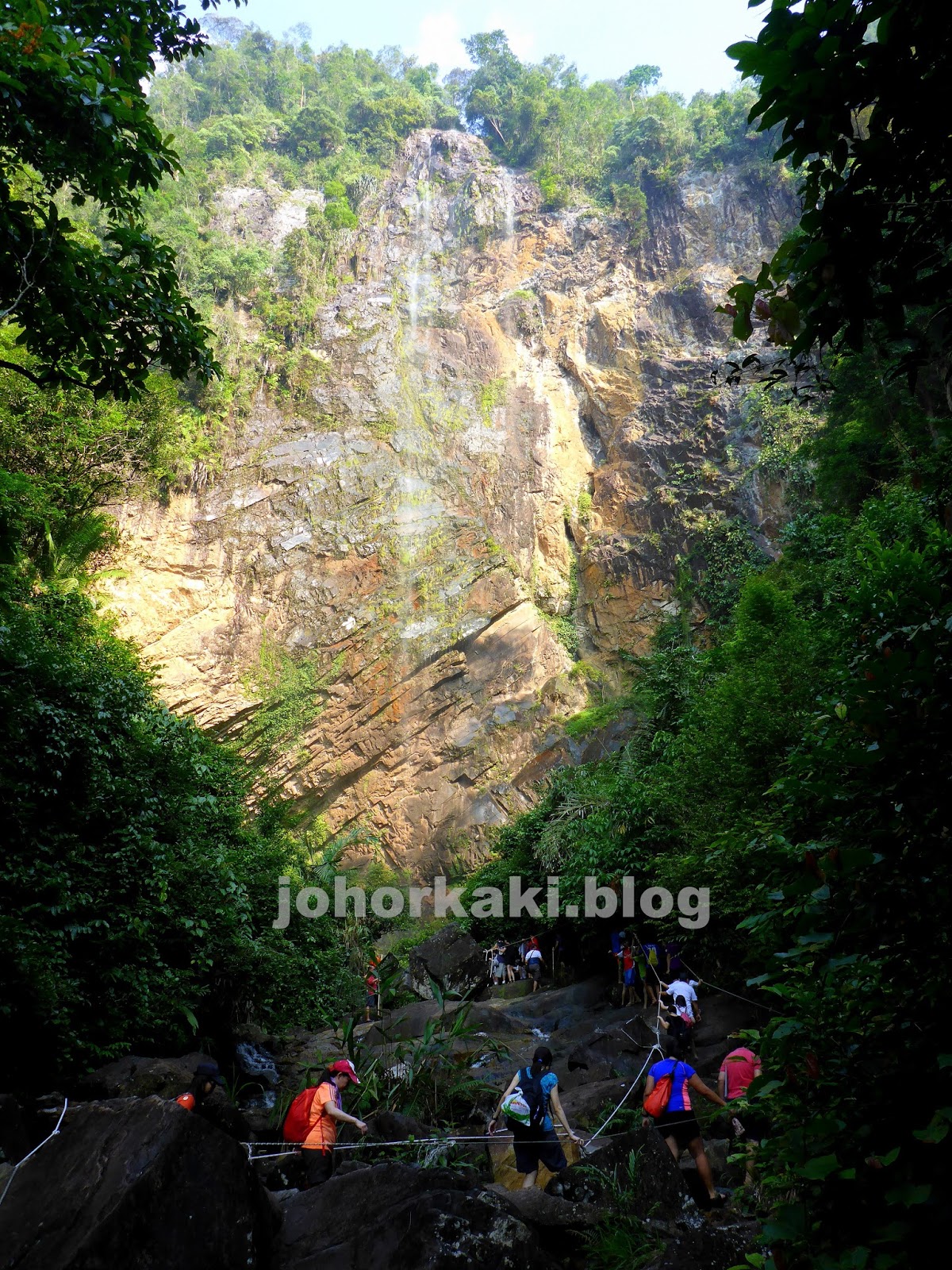 Touch Your Rainbow At Sungai Lembing S Rainbow Waterfall Johor Kaki Travels For Food