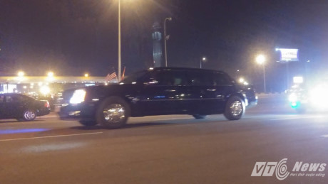 Hình ảnh đầu tiên của Tổng thống Mỹ Obama tại sân bay Nội Bài - Ảnh 4 Hinh anh dau tien cua Tong thong My Obama tai san bay Noi Bai - Anh 4