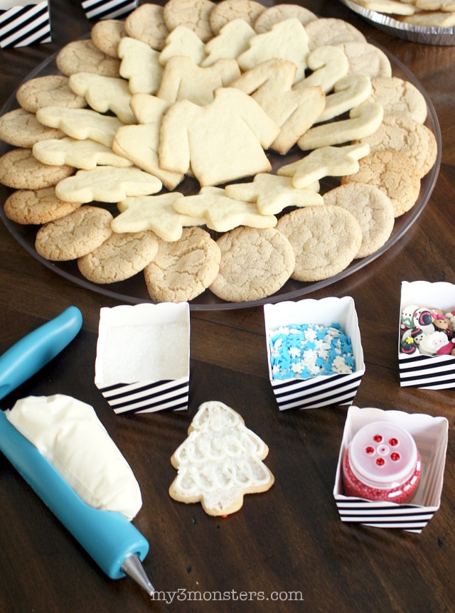 Want to host a cookie decorating party, but feel overwhelmed by how much work it might be?  Get the Top 5 Tips for hosting the world's easiest cookie party from / and @krusteaz