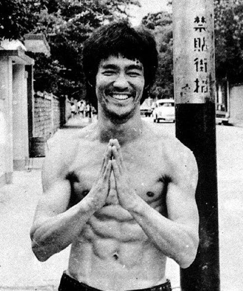 Be not Defeated by the Rain: Influence of Yiquan on Bruce Lee