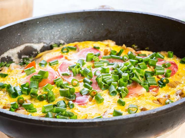 Omelette with tomatoes and spring onions Paleo diet recipe blog